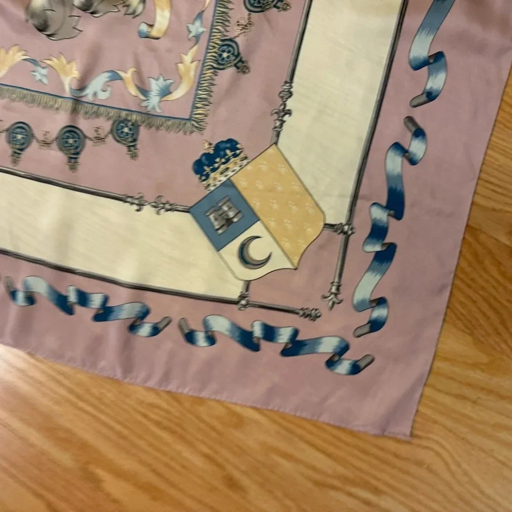 Echo scarf .Perfect colors chic and elegant . In great condition silk scarf